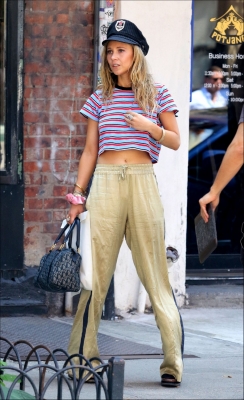 juno-temple-casual-style-nyc-08-26-2018-9.jpg